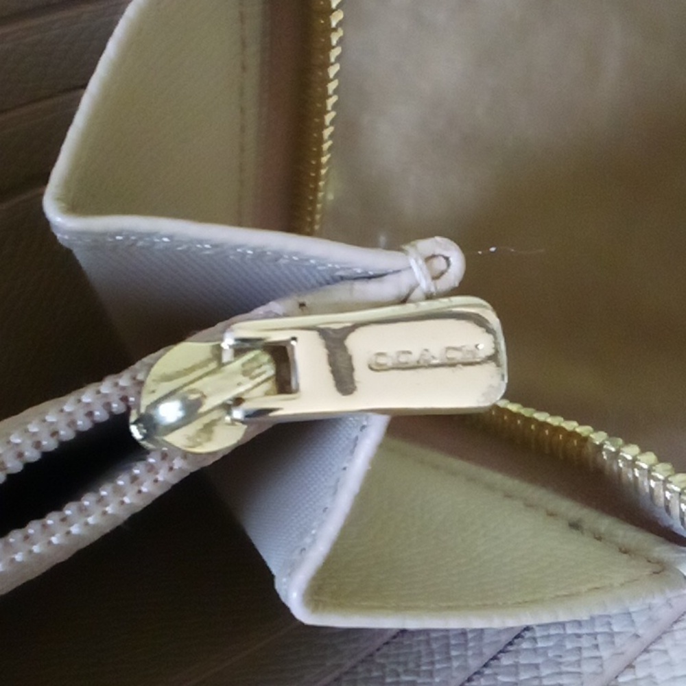 Coach long zip around beige wallet new no tags unused 8" by 4 - Picture 7 of 8
